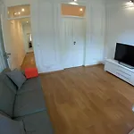 Lisbon, Renewed T1 Apartment With Pateo Near Martires Da Patria