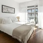 Lisbon Metro&Pool Apartment