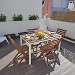 Modern 2 Bedroom Apartment in Estrela with Outside Terrace! Amazing for Families, Couples, Friends
