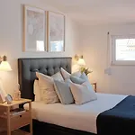 Downtown Terrace - 2 Bedroom Apt In Graca With Private & Sunny Terrace!