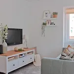 Downtown Terrace - 2 Bedroom Apt In Graca With Private & Sunny Terrace!