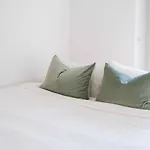 Amaro - Elegant 2 Bedroom Apartment In Alcantara