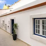 Whome Urban Escape: 1-Br W/Mezzanine Near Campo Ourique
