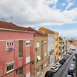 New 3 Bedroom Flat With River On Sight @Alameda