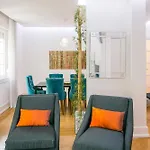 Apartament With A Terrace In The Heart Of Lisbon, 300