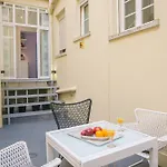 Apartament With A Terrace In The Heart Of Lisbon, 300