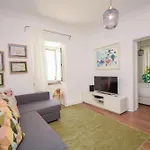 Charming Apartment Near Metro