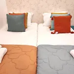 Sweet Suites Guesthouse Close To Famous Avenue Liberty