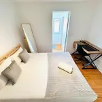 Lisbon City Center Flat For 6 Pp