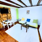 Alfama Charm Apartments - Authentic Lisbon Experience