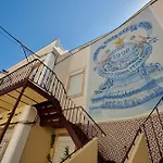 Lisbon Nest
