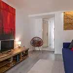 Downtown Central Apartment By Lovelystay