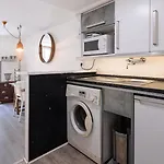 Downtown Central Apartment By Lovelystay