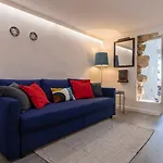 Downtown Central Apartment By Lovelystay