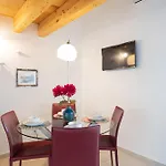 Duques Villa Luxury Guesthouse