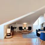 Feels Like Home Downtown Modern Apartment