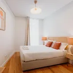 Lisbon Orange House - Modern Two-Bedroom Apartment Rc D