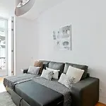Spacious 1 Bedroom Apartment Near Baixa