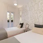Bright 2 Bedroom Apartment With Parking In Lisbon