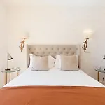 Bright 2 Bedroom Apartment With Parking In Lisbon