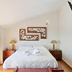 Lovely 2 Bedroom Apartment With Terrace In Cascais