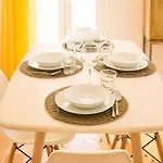 Bright 2 Bedroom Apartment With Parking In Lisbon