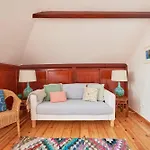 Central, Comfy And Light-Filled Apt, By Timecooler