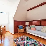 Central, Comfy And Light-Filled Apt, By Timecooler