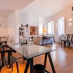 Charming 3Bdr Duplex In City Center By Lovelystay