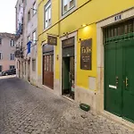 Whome Modern Retreat In Vibrant Bairro Alto