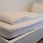 Cozy Room Near Airport , Metro And Train Station