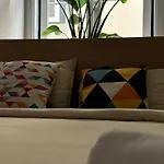 Room Compact