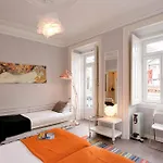 B1 Bairro Alto - Bica Central Spacious Bright