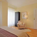 Studio Fuer 11 Personen Und 1 Kind In Lissabon, Regio De Lisboa Costa De Lisboa - B58323