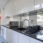 Modern & Hidden Apartment By Lovelystay