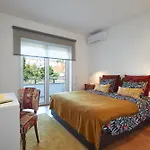 Lisbon Casa Da Clementina - A Serene Garden Stay