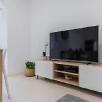 New Apartment By The Metro IV