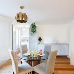 Double Room With Private Wc In Shared House In Downtown Lisbon