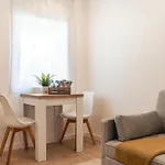 Yellow Charm - Campolide Apartments