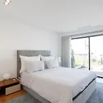 Luxury Suite With Balcony And Shared Accommodation In The Parque Eduardo VII Area