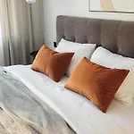 Francisca Apartments