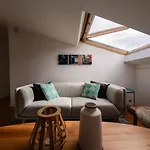 Spacious Penthouse Duplex W Castle Views