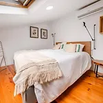 Spacious Penthouse Duplex W Castle Views
