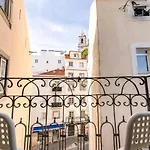 Spacious 5 Bedroom - River Views