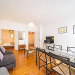 Spacious 2 Bedroom Apt With Large Living Room Lisbon