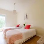 Olivais Spacious Apartment Near Airport