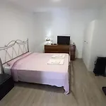 Alvito Guest House - Comfortable Room With Private Bathroom