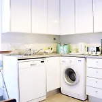 ALTIDO Modern 1-bed Apt with terrace, moments from São Bento Palace