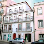 ALTIDO Modern 1-bed Apt with terrace, moments from São Bento Palace