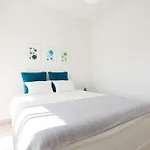 Feels Like Home Marques Modern Flat
